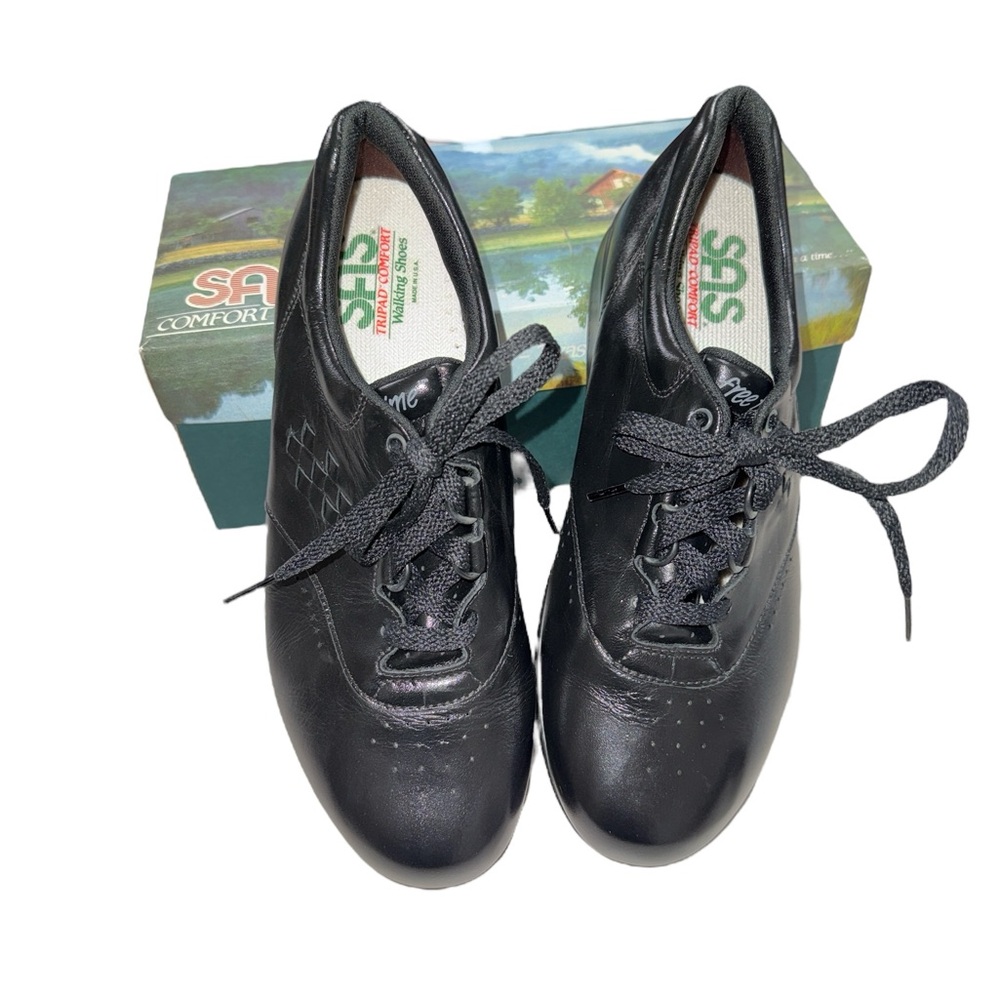 SOLD NIB SAS Free Time - Walking Shoe Size 9W